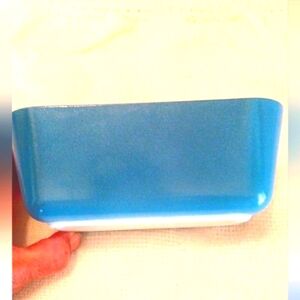EUC Vintage Pyrex Blue Small Refrigerator dish Loaf style